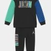 Jordan HOODIE SET UNISEX - Survêtement Bonne Qualité vêtements basket-ball -Jordan Soldes Boutique 1b2b6e74e4214528a93193040a794614