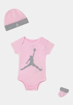 Prix Dégriffé Jordan JUMPMAN SET UNISEX - T-shirt imprimé accessoires basket-ball enfant -Jordan Soldes Boutique 68bfb0690ff94a5586b143d229f16ce3 3