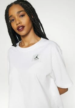 Vendre Jordan ESSEN BOXY TEE - T-shirt basique t-shirts et tops col rond femme -Jordan Soldes Boutique 6e9ade4485324d50a279a583ad605a72