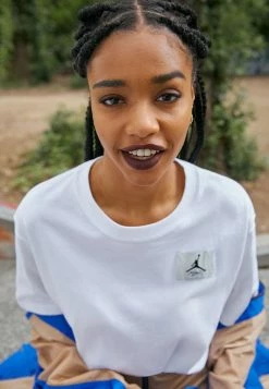 Vendre Jordan ESSEN BOXY TEE - T-shirt basique t-shirts et tops col rond femme -Jordan Soldes Boutique 83c840e460d74d95b0ea09725afc8da6