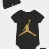 Jordan JUMPMAN BOOTIE SET UNISEX - T-shirt imprimé Qualité Excellente accessoires basket-ball 2 Jordan JUMPMAN BOOTIE SET UNISEX - T-shirt imprimé Qualité Excellente accessoires basket-ball -Jordan Soldes Boutique 89c30711c02b4d06be9e9cc2e7ebf3d9 2