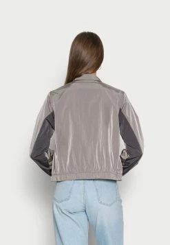 Petit Prix Jordan ESSEN WOVEN - Veste légère vestes col à revers femme -Jordan Soldes Boutique 99027d21abd947d485557f51de0113e5