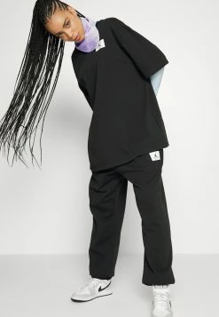 Jordan Prix Distinctifs ESSEN PANT - Pantalon de survêtement pantalons haute femme 21 Jordan Prix Distinctifs ESSEN PANT - Pantalon de survêtement pantalons haute femme -Jordan Soldes Boutique e788e8c0fceb4eacb3fa1b166ec5e2f8