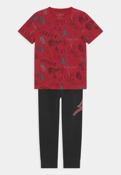 Prix RĂ©duit Jordan PLAYGROUND TRANSITIONAL SET - SurvĂȘtement vĂȘtements basket-ball enfant